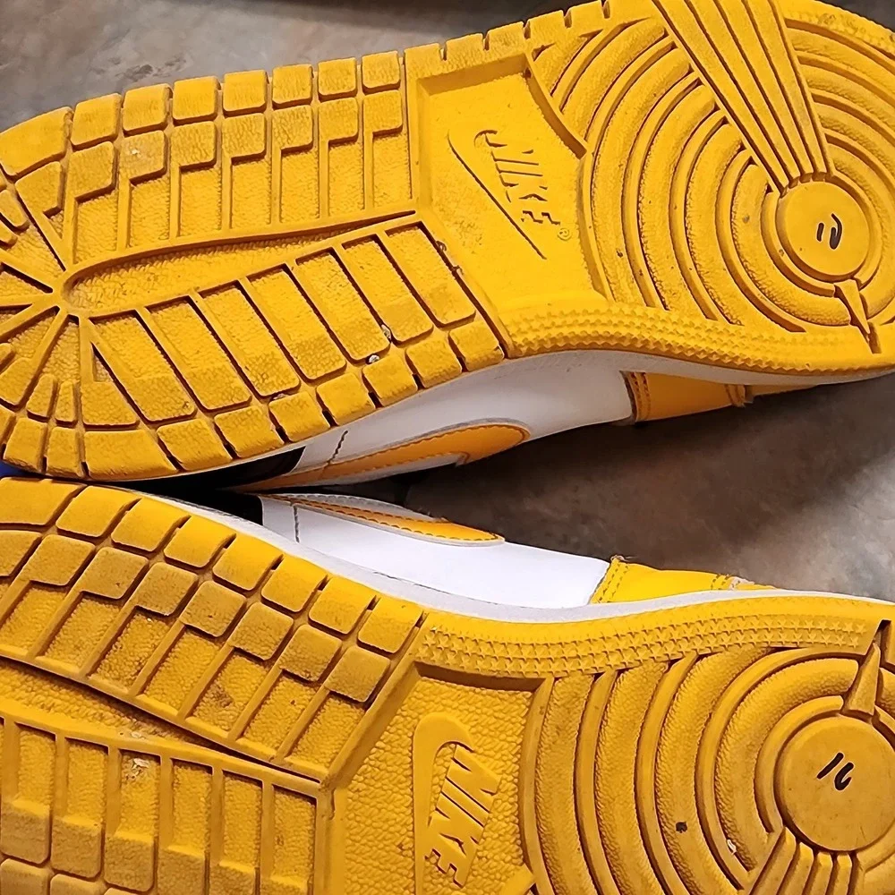Nike Air Jordan 1 Retro Low GS Taxi Yellow Black White 553560-701 6.5Y =Women8.5